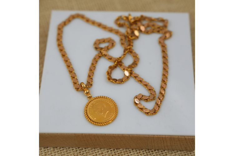 Burgu Çerçeveli Arpa Zincirli Ata Yarım Liralı Kolye