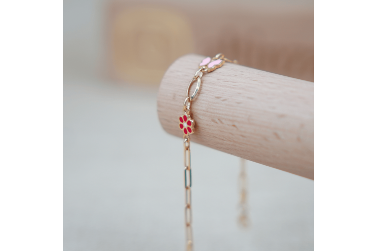 karma figürlü çocuk bilekliği